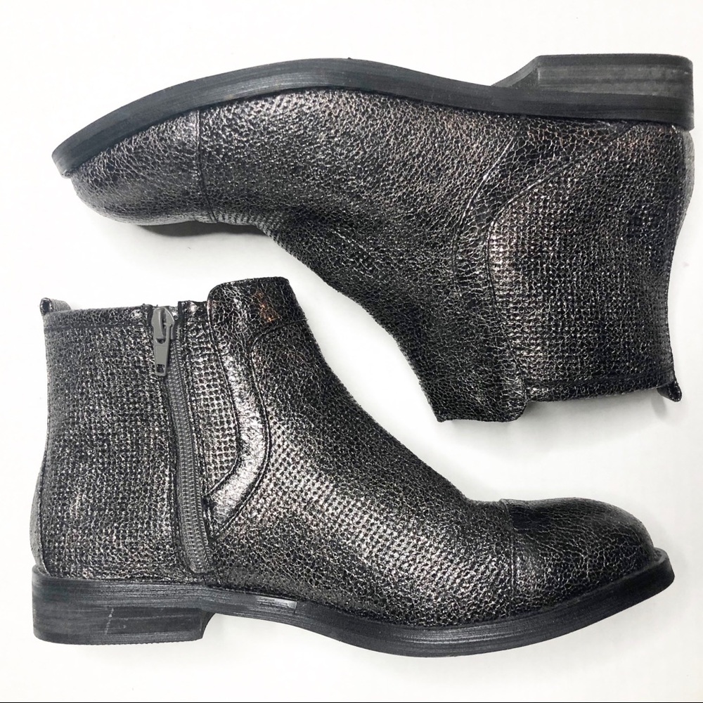 Anthropologie Vanessa Wu Black metallic snakeskin ankle boots moto size 9